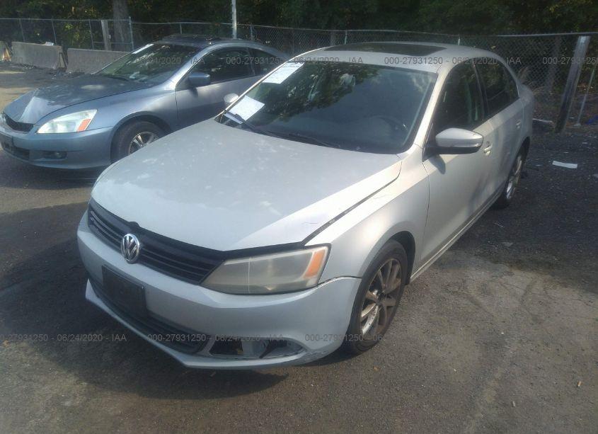 Photo 2 of 2011 Volkswagen Jetta 2.5L SE (VIN 3VWDZ7AJ7BM082104)