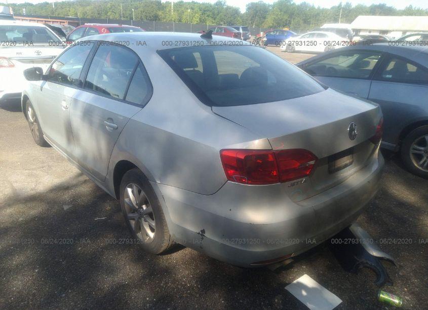 Photo 3 of 2011 Volkswagen Jetta 2.5L SE (VIN 3VWDZ7AJ7BM082104)