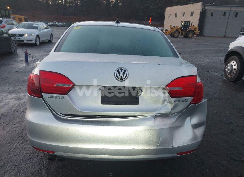 Photo 12 of 2011 Volkswagen Jetta 2.5L SE (VIN 3VWDZ7AJ7BM107258)