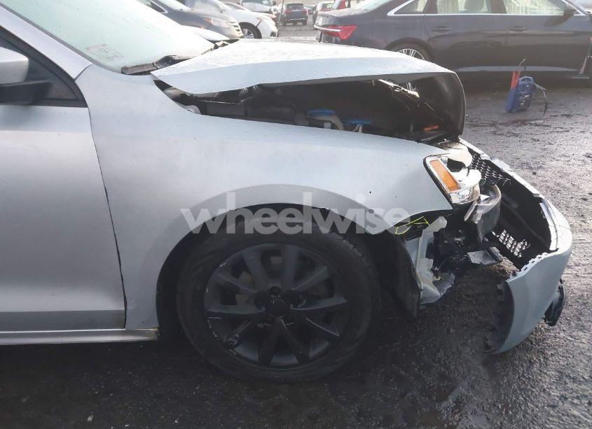 Photo 13 of 2011 Volkswagen Jetta 2.5L SE (VIN 3VWDZ7AJ7BM107258)