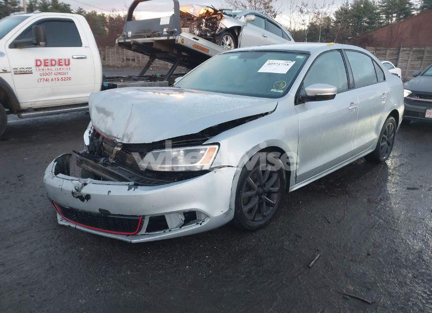 Photo 2 of 2011 Volkswagen Jetta 2.5L SE (VIN 3VWDZ7AJ7BM107258)