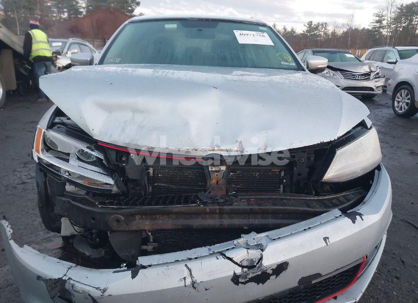 Photo 6 of 2011 Volkswagen Jetta 2.5L SE (VIN 3VWDZ7AJ7BM107258)