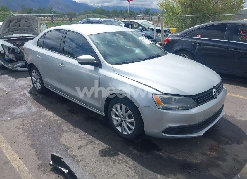 2011 Volkswagen Jetta 2.5L SE (VIN 3VWDZ7AJ7BM340220) main photo