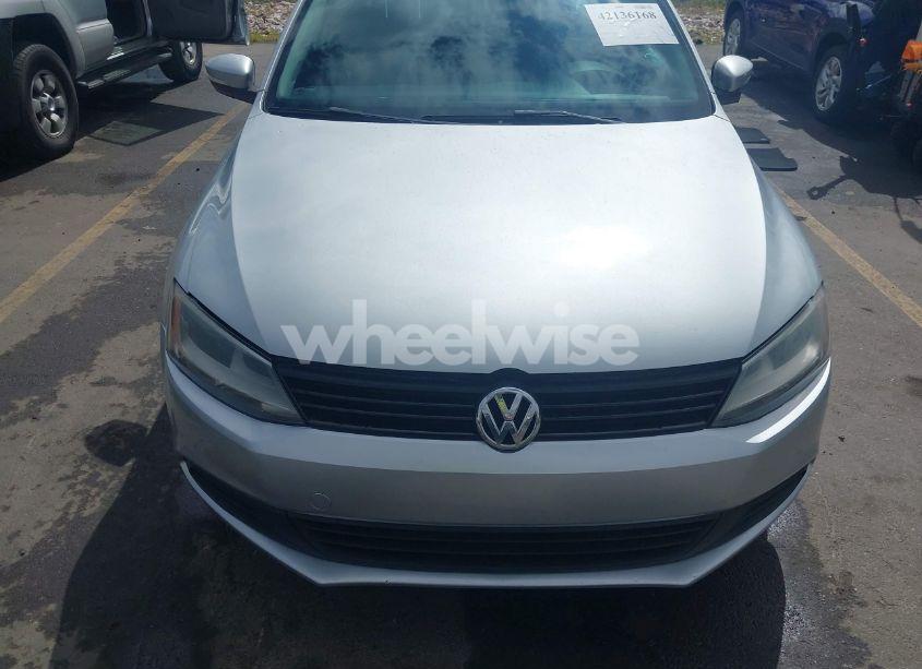 Photo 13 of 2011 Volkswagen Jetta 2.5L SE (VIN 3VWDZ7AJ7BM340220)