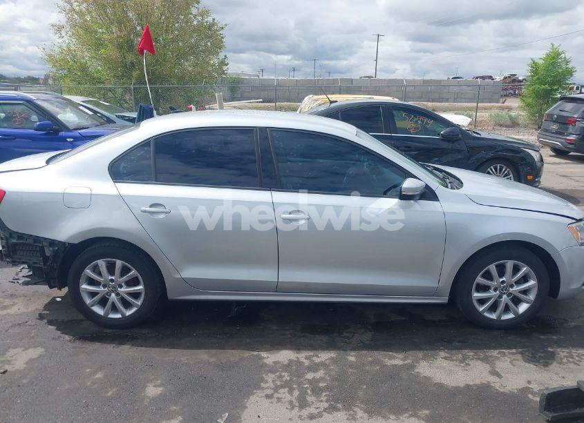 Photo 14 of 2011 Volkswagen Jetta 2.5L SE (VIN 3VWDZ7AJ7BM340220)