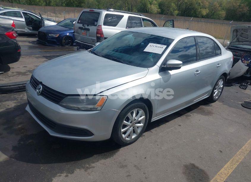 Photo 2 of 2011 Volkswagen Jetta 2.5L SE (VIN 3VWDZ7AJ7BM340220)