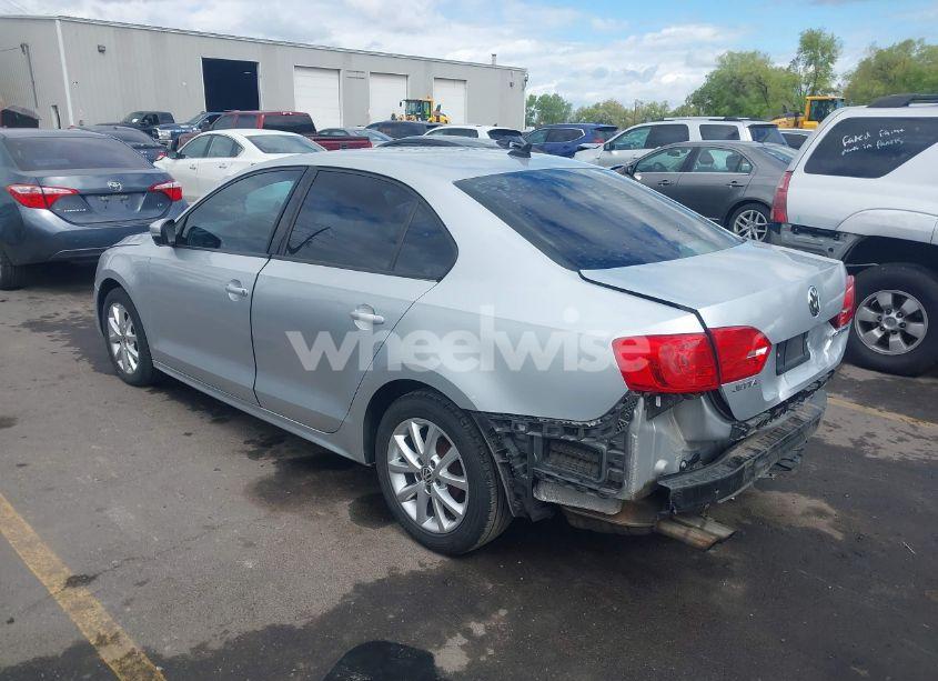 Photo 3 of 2011 Volkswagen Jetta 2.5L SE (VIN 3VWDZ7AJ7BM340220)