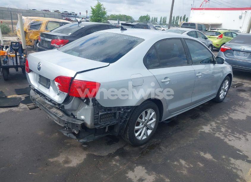 Photo 4 of 2011 Volkswagen Jetta 2.5L SE (VIN 3VWDZ7AJ7BM340220)