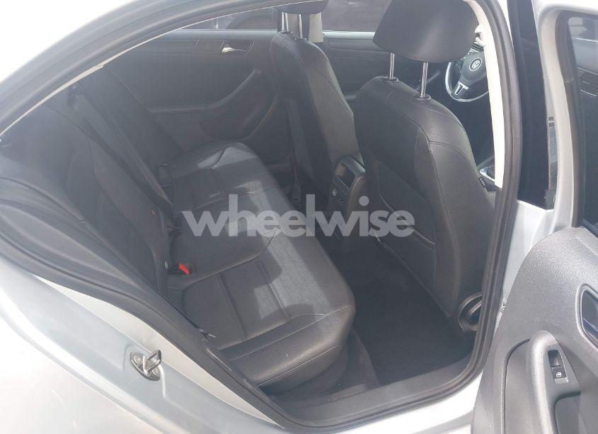 Photo 8 of 2011 Volkswagen Jetta 2.5L SE (VIN 3VWDZ7AJ7BM340220)