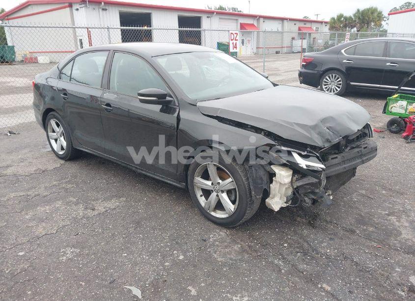 2011 Volkswagen Jetta 2.5L SE (VIN 3VWDZ7AJ7BM347121) main photo