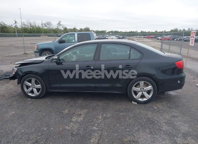 Photo 14 of 2011 Volkswagen Jetta 2.5L SE (VIN 3VWDZ7AJ7BM347121)