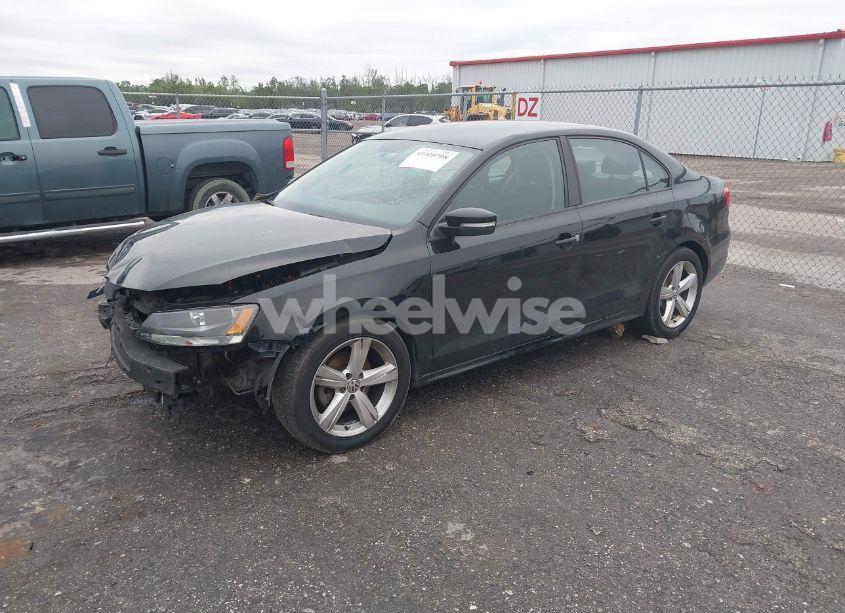 Photo 2 of 2011 Volkswagen Jetta 2.5L SE (VIN 3VWDZ7AJ7BM347121)