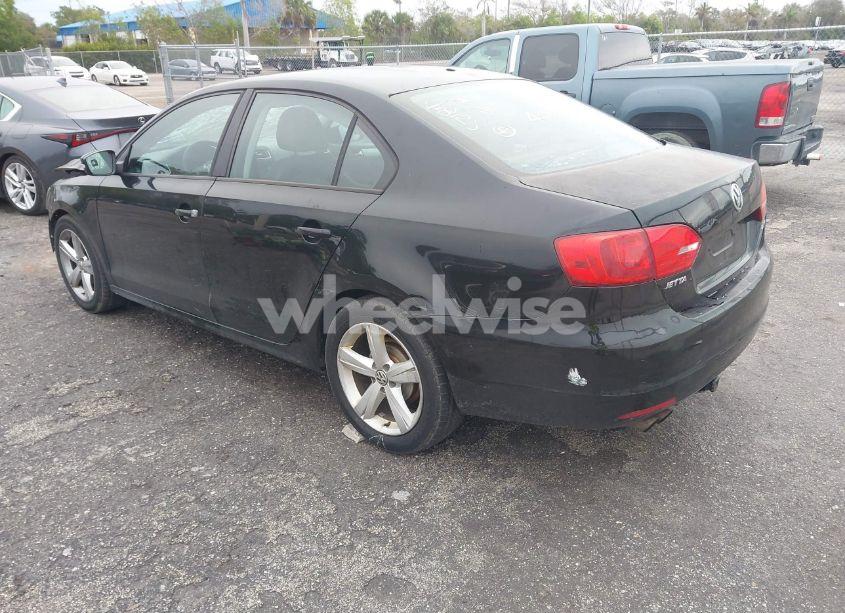 Photo 3 of 2011 Volkswagen Jetta 2.5L SE (VIN 3VWDZ7AJ7BM347121)