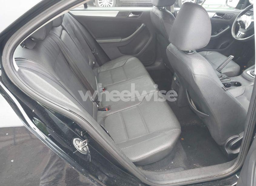 Photo 8 of 2011 Volkswagen Jetta 2.5L SE (VIN 3VWDZ7AJ7BM347121)