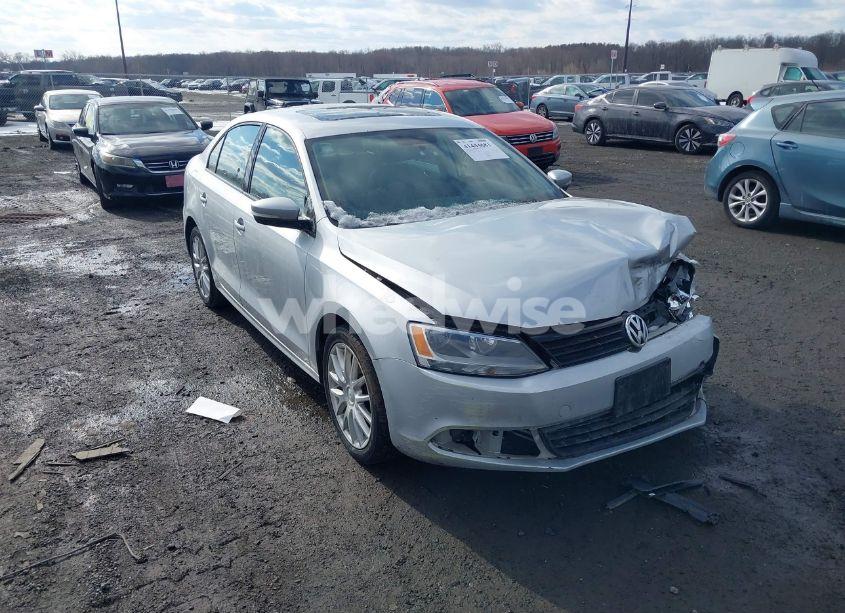 2011 Volkswagen Jetta 2.5L SE (VIN 3VWDZ7AJ7BM368275) main photo