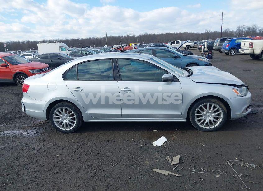 Photo 13 of 2011 Volkswagen Jetta 2.5L SE (VIN 3VWDZ7AJ7BM368275)