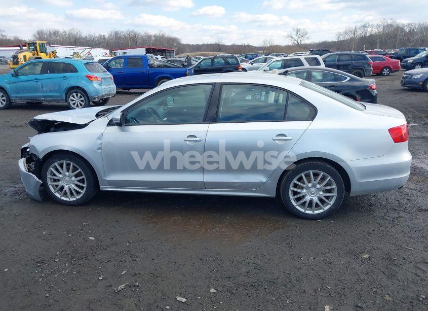 Photo 14 of 2011 Volkswagen Jetta 2.5L SE (VIN 3VWDZ7AJ7BM368275)
