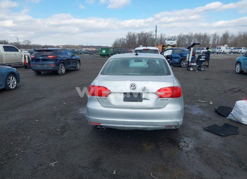 Photo 16 of 2011 Volkswagen Jetta 2.5L SE (VIN 3VWDZ7AJ7BM368275)