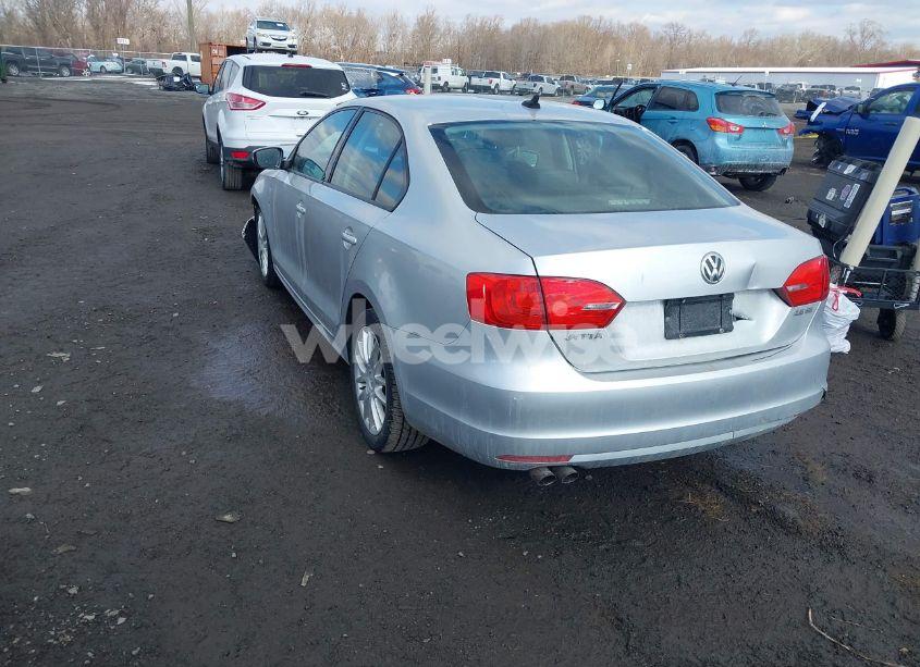 Photo 3 of 2011 Volkswagen Jetta 2.5L SE (VIN 3VWDZ7AJ7BM368275)