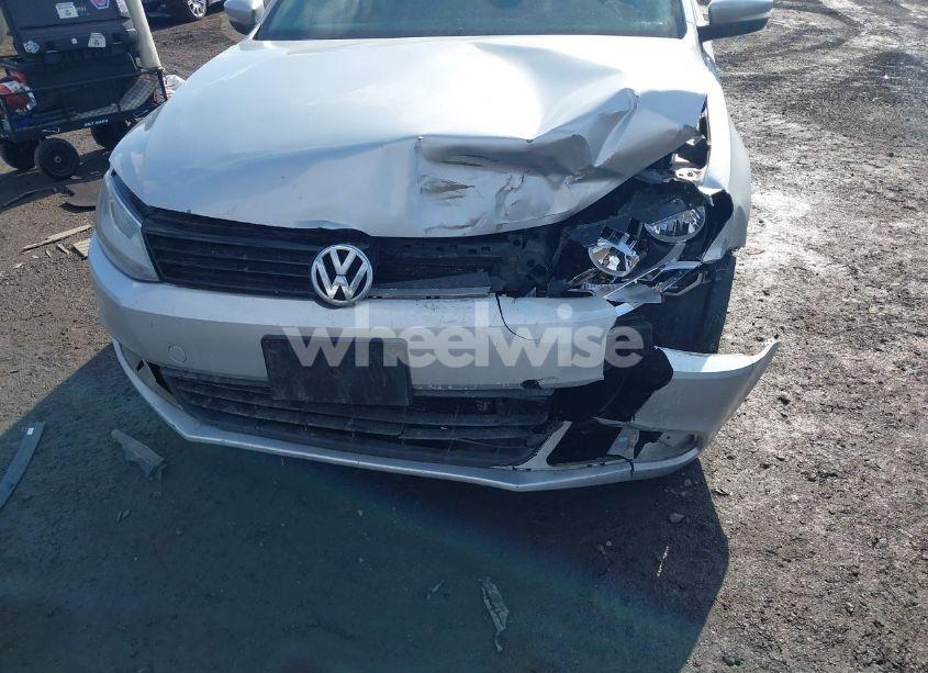 Photo 6 of 2011 Volkswagen Jetta 2.5L SE (VIN 3VWDZ7AJ7BM368275)