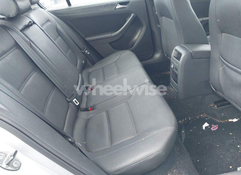 Photo 8 of 2011 Volkswagen Jetta 2.5L SE (VIN 3VWDZ7AJ7BM368275)