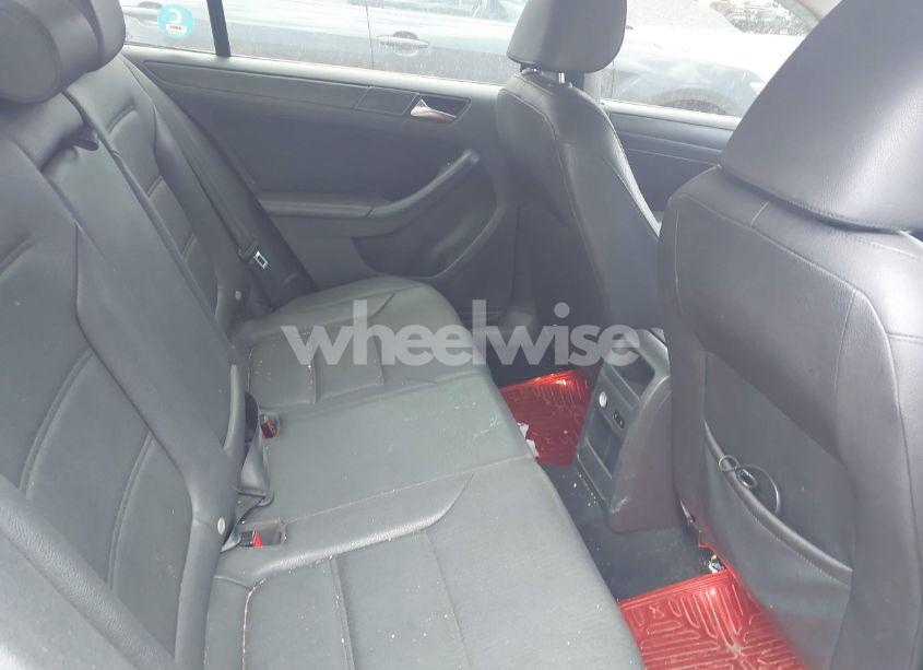 Photo 8 of 2011 Volkswagen Jetta 2.5L SE (VIN 3VWDZ7AJ7BM374691)