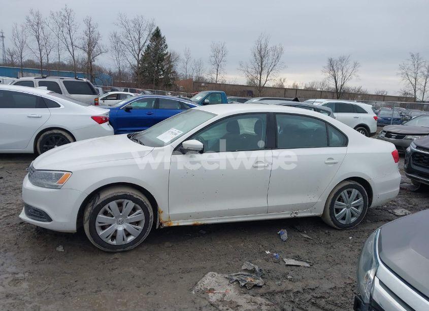 Photo 15 of 2011 Volkswagen Jetta 2.5L SE (VIN 3VWDZ7AJ7BM381317)