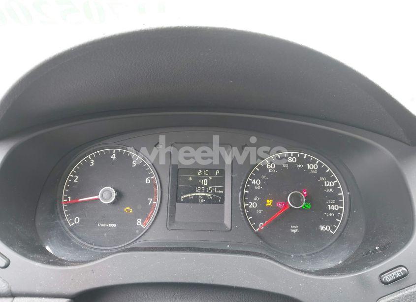 Photo 16 of 2011 Volkswagen Jetta 2.5L SE (VIN 3VWDZ7AJ7BM381317)