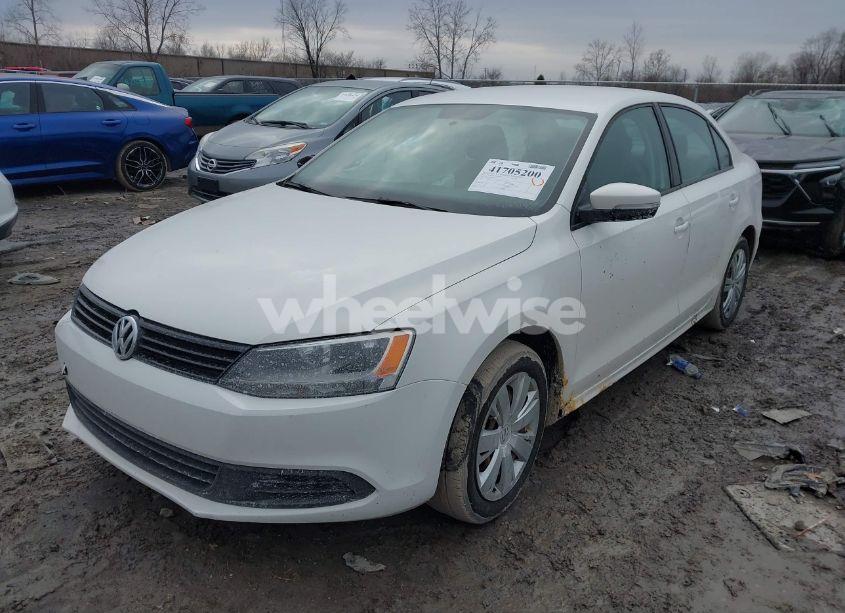 Photo 2 of 2011 Volkswagen Jetta 2.5L SE (VIN 3VWDZ7AJ7BM381317)