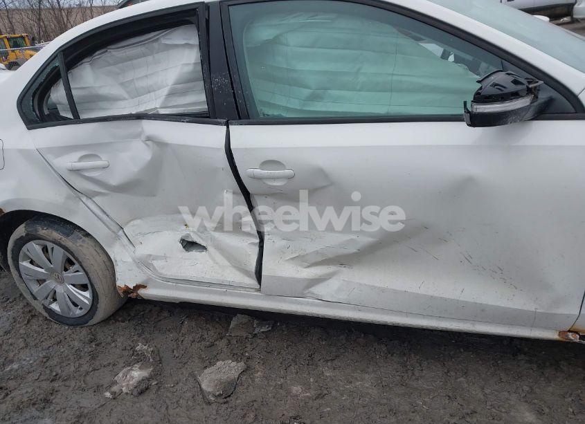 Photo 6 of 2011 Volkswagen Jetta 2.5L SE (VIN 3VWDZ7AJ7BM381317)