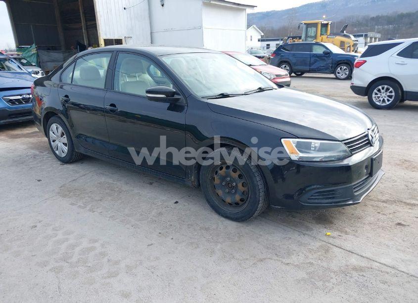 2011 Volkswagen Jetta 2.5L SE (VIN 3VWDZ7AJ7BM383262) main photo