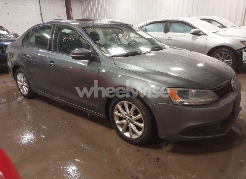 2011 Volkswagen Jetta 2.5L SE (VIN 3VWDZ7AJ8BM018119) main photo