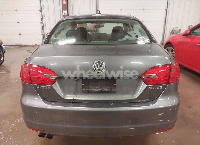 Photo 16 of 2011 Volkswagen Jetta 2.5L SE (VIN 3VWDZ7AJ8BM018119)