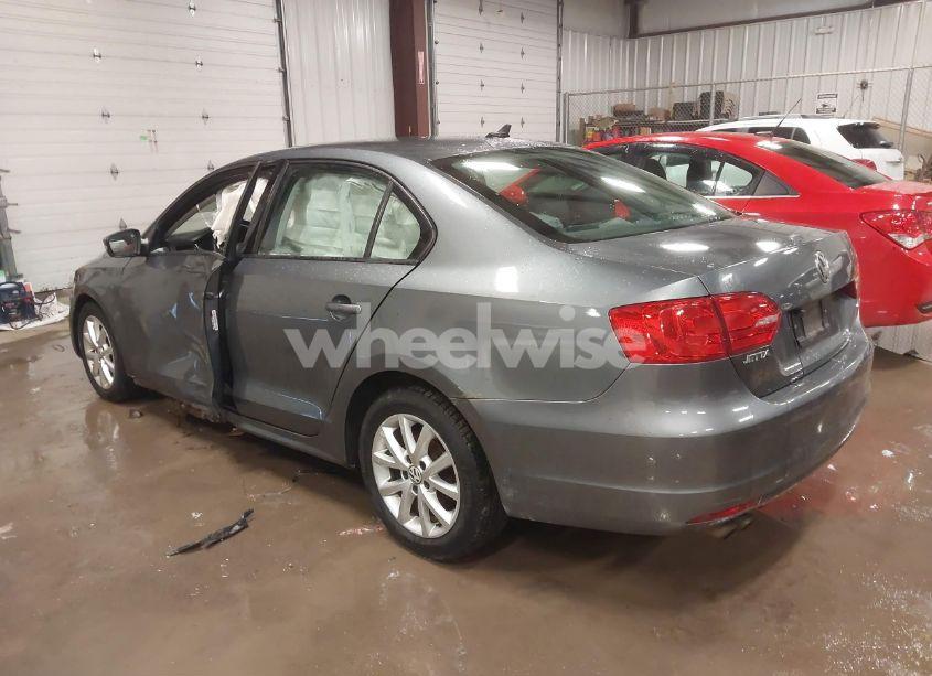 Photo 3 of 2011 Volkswagen Jetta 2.5L SE (VIN 3VWDZ7AJ8BM018119)
