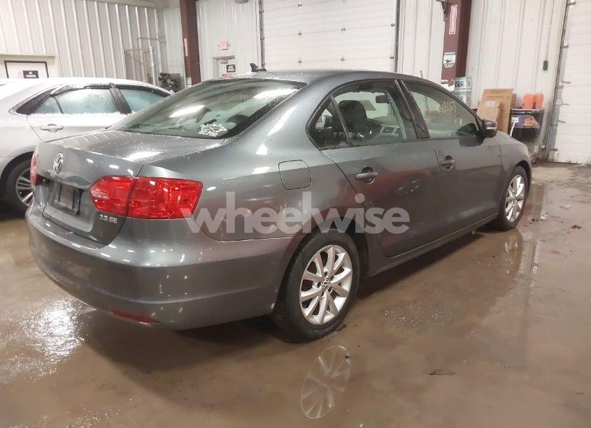 Photo 4 of 2011 Volkswagen Jetta 2.5L SE (VIN 3VWDZ7AJ8BM018119)