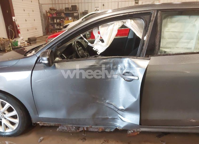 Photo 6 of 2011 Volkswagen Jetta 2.5L SE (VIN 3VWDZ7AJ8BM018119)