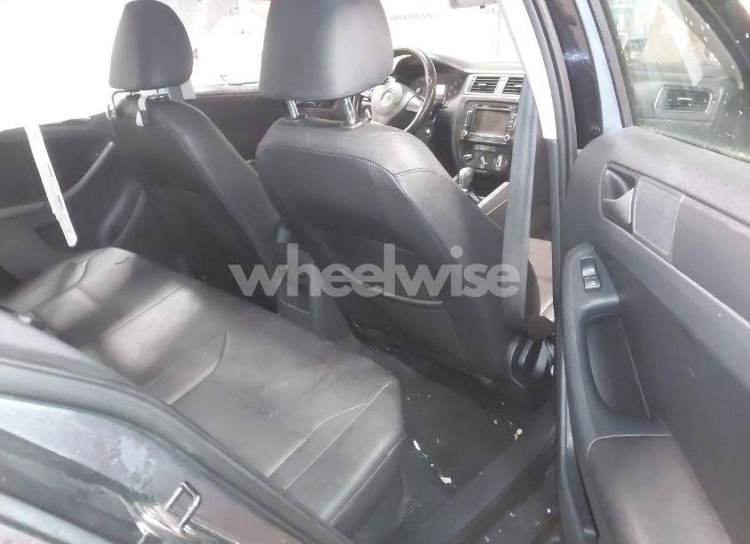 Photo 8 of 2011 Volkswagen Jetta 2.5L SE (VIN 3VWDZ7AJ8BM018119)