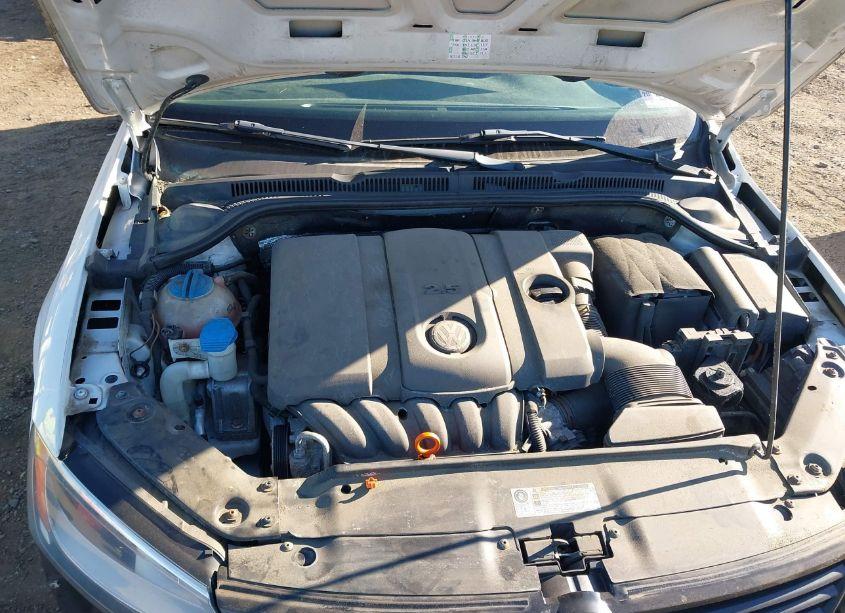 Photo 10 of 2011 Volkswagen Jetta 2.5L SE (VIN 3VWDZ7AJ8BM021778)