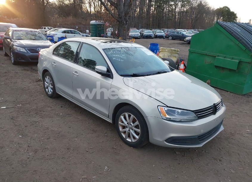 2011 Volkswagen Jetta 2.5L SE (VIN 3VWDZ7AJ8BM041593) main photo
