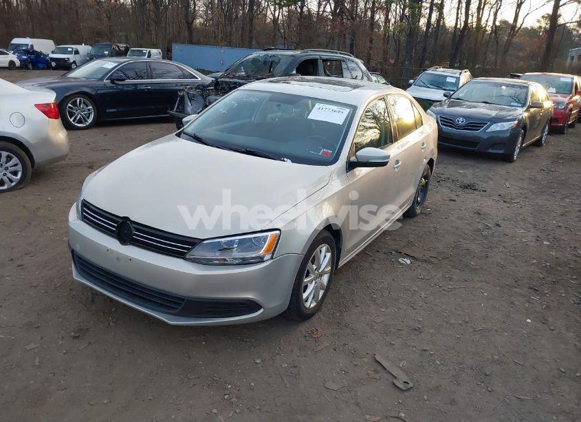 Photo 2 of 2011 Volkswagen Jetta 2.5L SE (VIN 3VWDZ7AJ8BM041593)