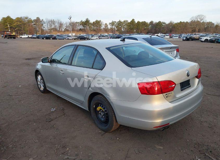 Photo 3 of 2011 Volkswagen Jetta 2.5L SE (VIN 3VWDZ7AJ8BM041593)