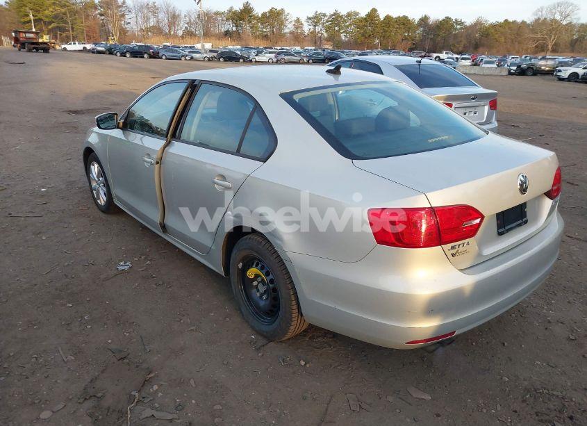 Photo 6 of 2011 Volkswagen Jetta 2.5L SE (VIN 3VWDZ7AJ8BM041593)