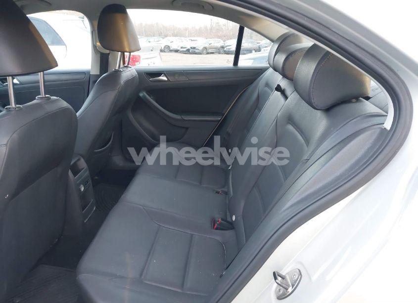 Photo 8 of 2011 Volkswagen Jetta 2.5L SE (VIN 3VWDZ7AJ8BM041593)