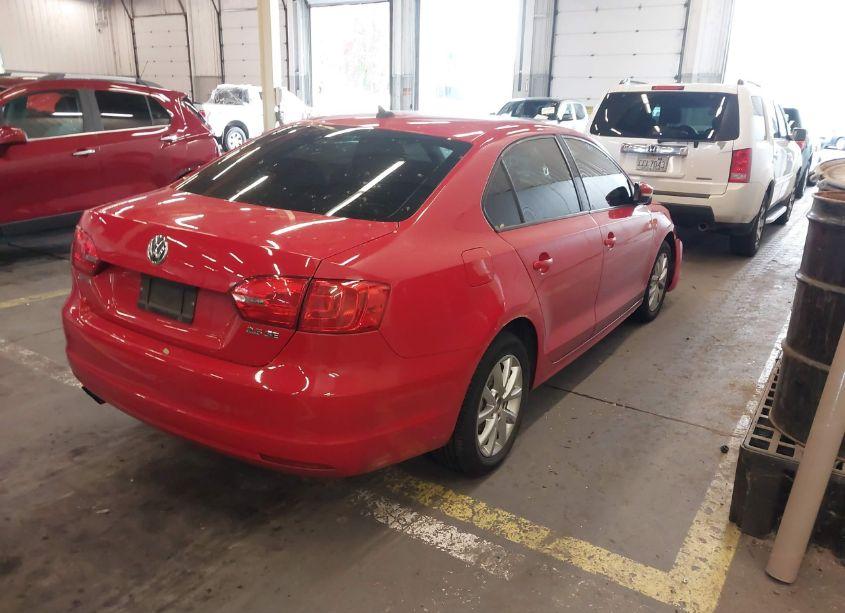 Photo 4 of 2011 Volkswagen Jetta 2.5L SE (VIN 3VWDZ7AJ8BM084427)