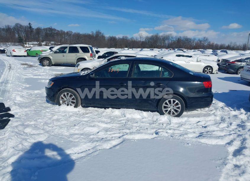 Photo 14 of 2011 Volkswagen Jetta 2.5L SE (VIN 3VWDZ7AJ8BM302964)