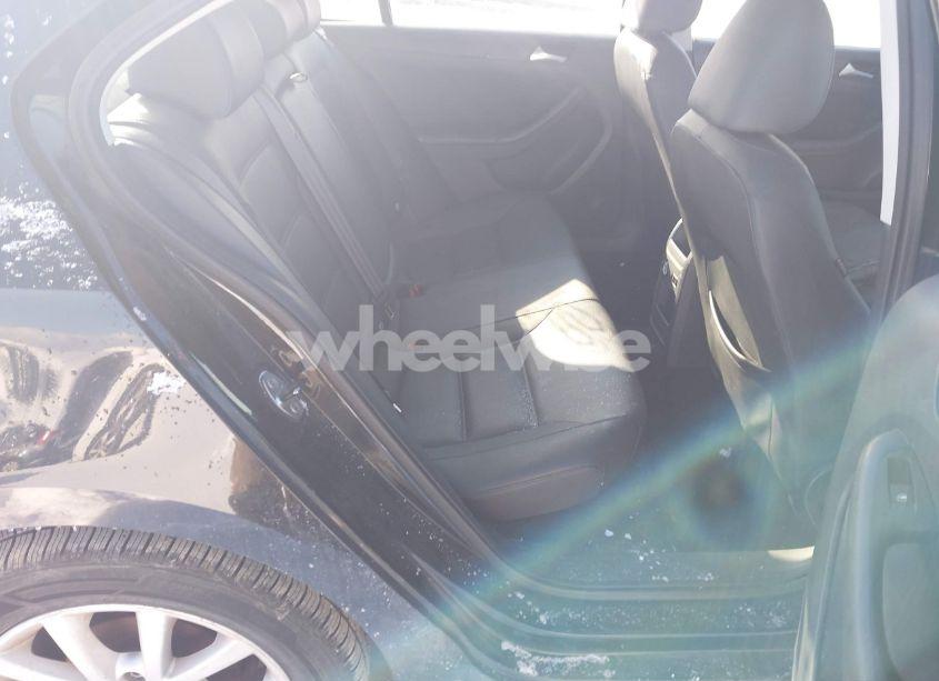 Photo 8 of 2011 Volkswagen Jetta 2.5L SE (VIN 3VWDZ7AJ8BM302964)