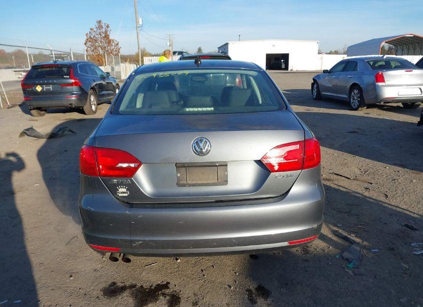 Photo 16 of 2011 Volkswagen Jetta 2.5L SE (VIN 3VWDZ7AJ8BM319005)