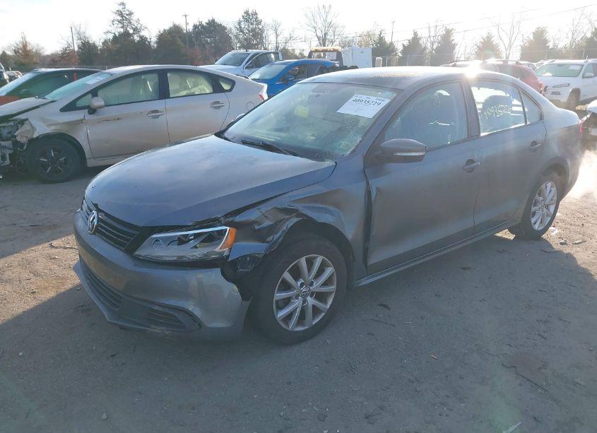 Photo 2 of 2011 Volkswagen Jetta 2.5L SE (VIN 3VWDZ7AJ8BM319005)
