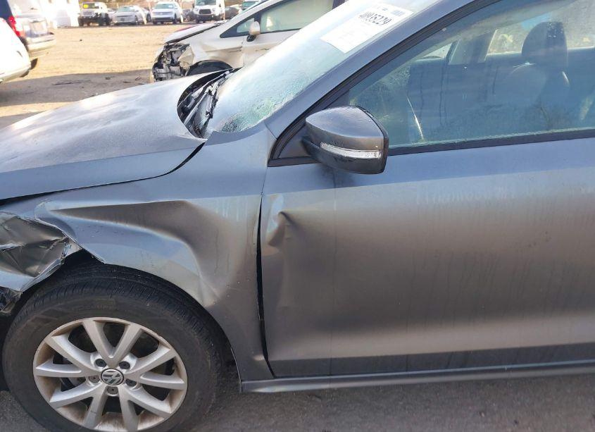 Photo 6 of 2011 Volkswagen Jetta 2.5L SE (VIN 3VWDZ7AJ8BM319005)