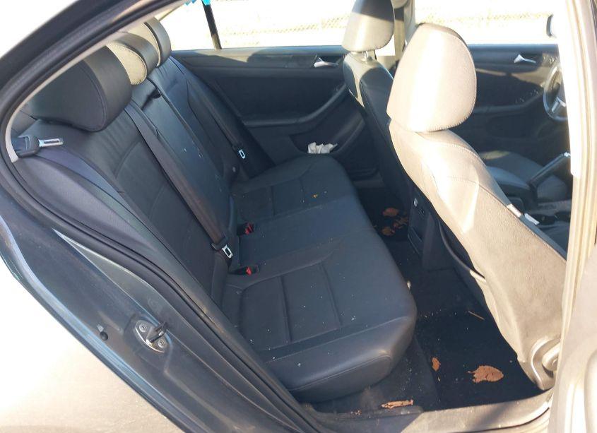 Photo 8 of 2011 Volkswagen Jetta 2.5L SE (VIN 3VWDZ7AJ8BM319005)